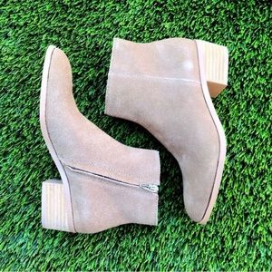 NWOT- Dolce Vita Aislin Dune Suede Anklw Boot